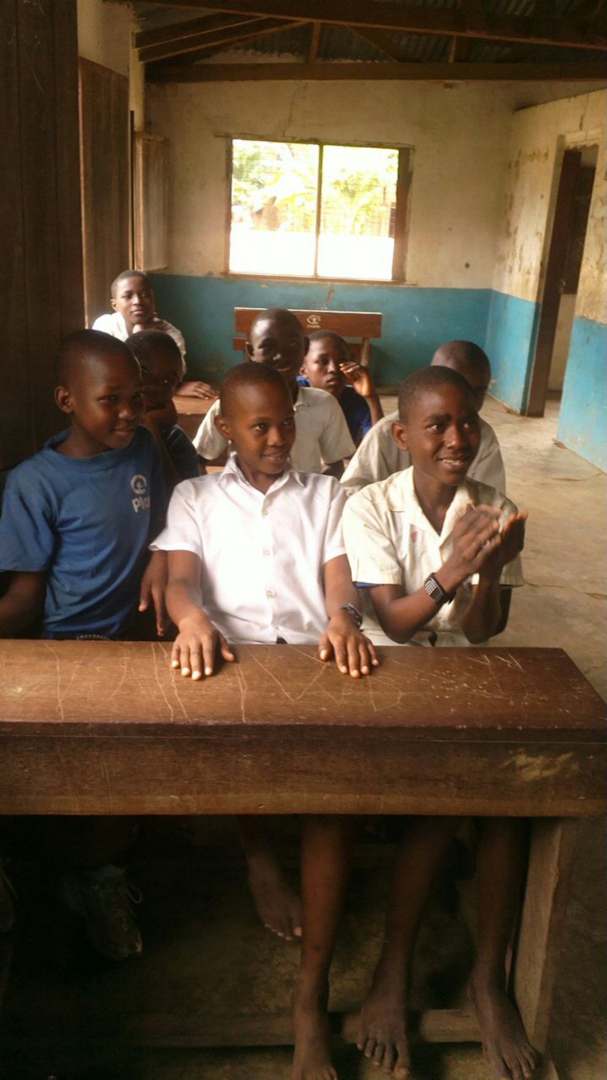 Dumnezeu dă creștere în traducerea Scripturii în limbajele semnelor - familia Cuceuan, Africa