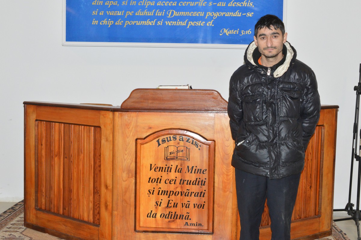 Libraria Maranatha a cumparat lemnele de foc pentru Biserica Penticostala din Tincova, jud. Caras Severin